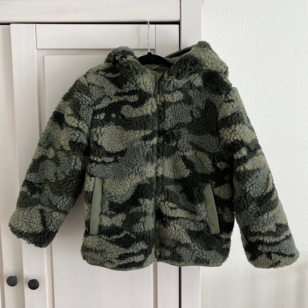 Baby Gap (VGUC) | camo sherpa fleece lined hooded jacket coat